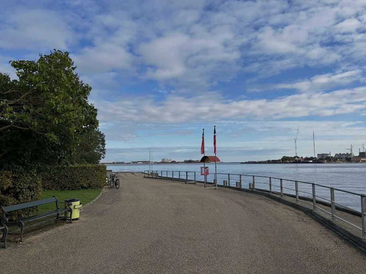 Uferpromenade bei Kastellet in Kopenhagen, Dänemark